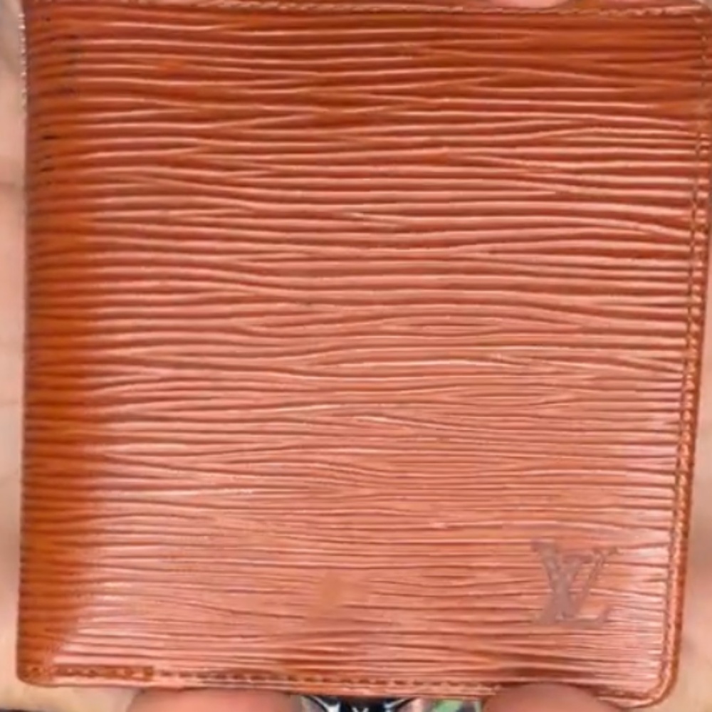 Authentic Louis Vuitton Epi Wallet Bifold Kenyan Fawn | Classic & Durable